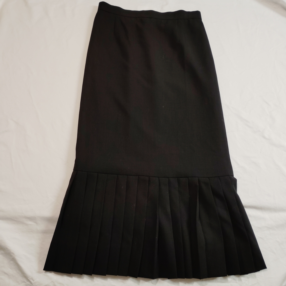 Sophisticated Black Pencil Skirt with Pleats